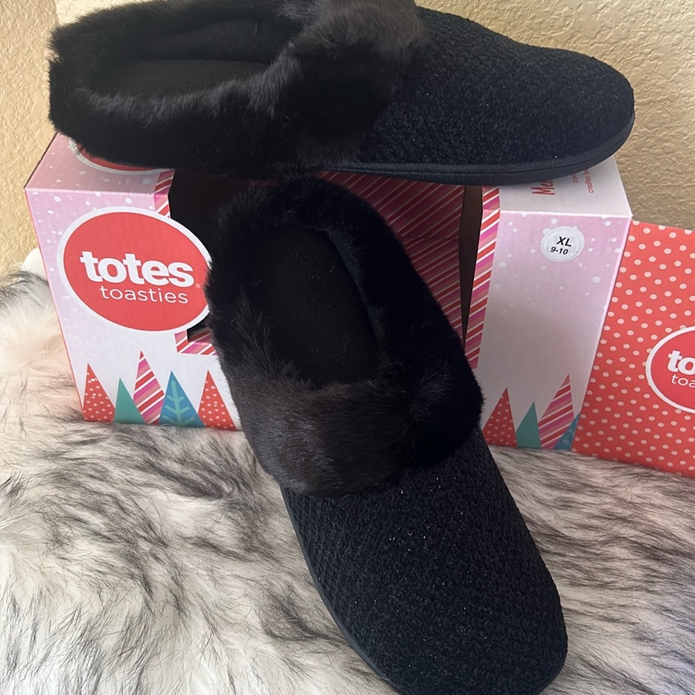 TOTES black memory foam  slippers, New In box